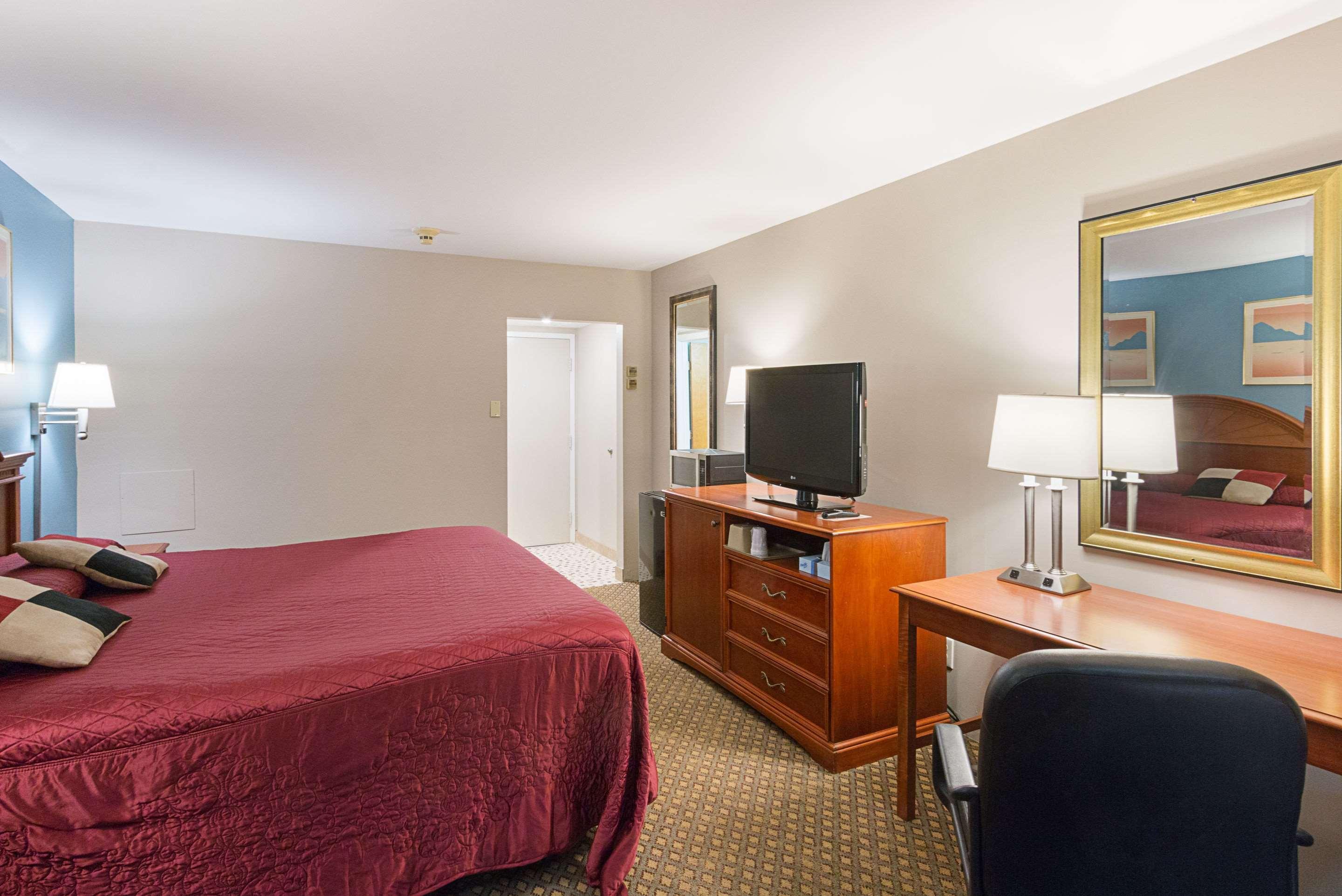 Rodeway - I-84 Inn