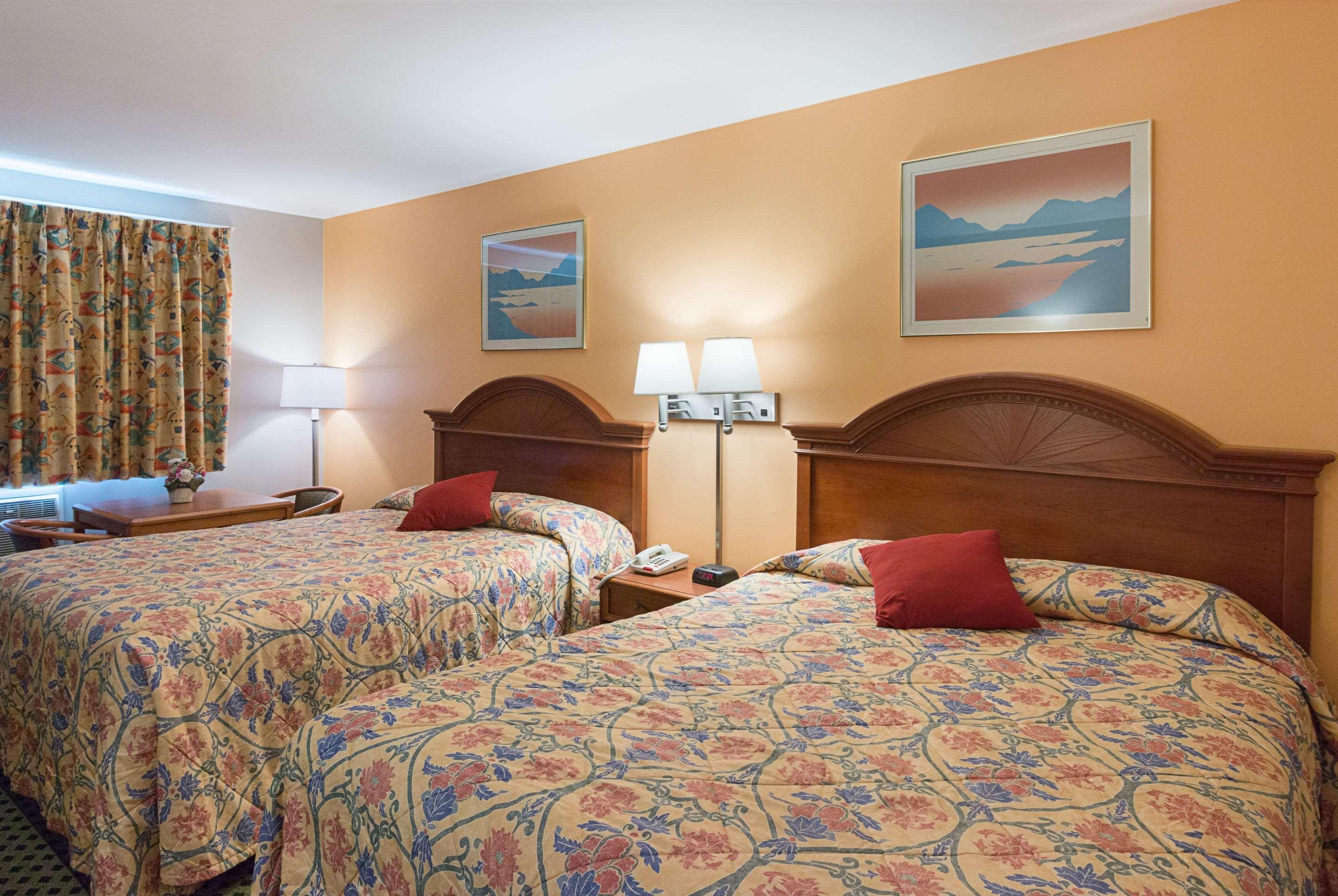 Rodeway - I-84 Inn 2*
