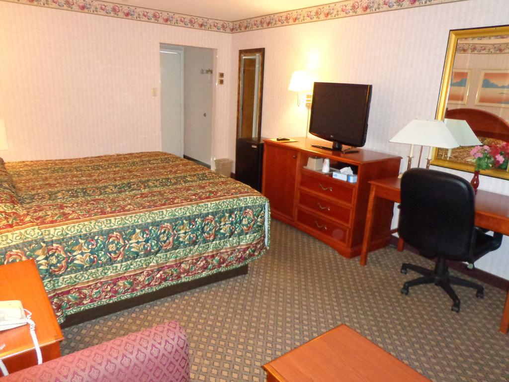 Rodeway - I-84 Inn 2*